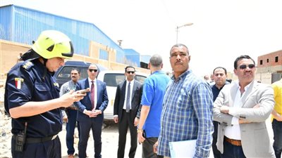 محافظ الفيوم يتابع أعمال الإطفاء والإخلاء فى حريق مصنع الشحوم والزيوت  