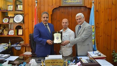 علوم أزهر أسيوط تكرم فريق العلاقات العامة بالجامعة