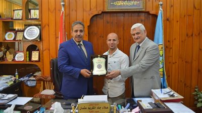 علوم أسيوط تكرم العلاقات العامة بجامعة الأزهر لجهودهم فى تغطية الفعاليات