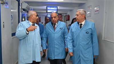 وزير قطاع الأعمال يتفقد مشروع تطوير خطوط الإنتاج بالقاهرة للأدوية