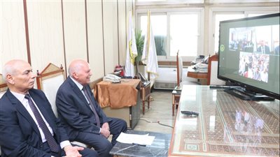 بالفيديو كونفرانس.. نقيب المعلمين يفتتح دورة 