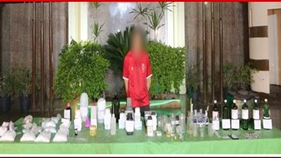 القبض على عنصر إجرامي بحوزته مخدرات وسلاح أبيض في المطرية