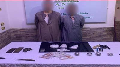 سقوط متهمين بحيازة تشكيلة مُخدرات وسلاح أبيض 