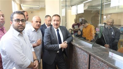 محافظ المنوفية يتابع توافد المواطنين في تقديم طلبات التصالح 