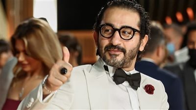 صورة طبق الأصل| أحمد حلمي ونجل شقيقه يفاجئا الجمهور بالتشابه الكبير بينهما (صور)