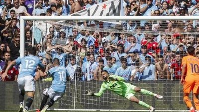 سيلتا فيجو يهزم فياريال بثلاثية ويهدد مقعده في دوري الأبطال 