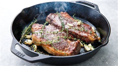 سلهة التحضير.. اصنعي شرائح اللحم بالثوم زي المطاعم