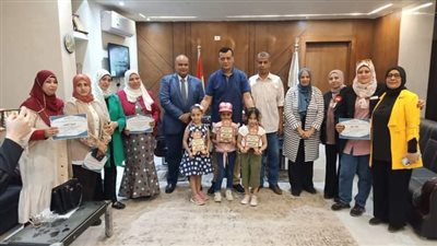 تعليم قنا تكرم المعلمة الفعالة والطفلات المبدعات 