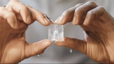 مضغ الثلج يوثر على الأسنان 