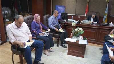 محافظ الغربية يناقش كيفية تذليل المعوقات للإنتهاء من مشروعات  المحلة الكبرى 