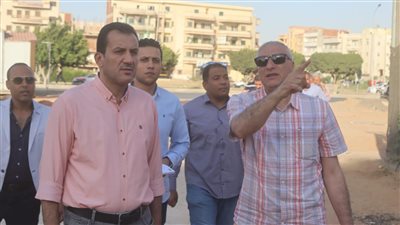 نائب رئيس المجتمعات العمرانية يتابع سير العمل بمشروعات مدينتي العاشر من رمضان وبدر