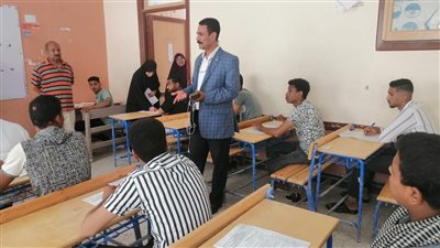 مدير تعليم دشنا يتابع انتظام امتحانات الدبلومات الفنية