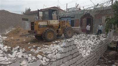 استمرار إزالة التعديات والبناء المخالف بدسوق