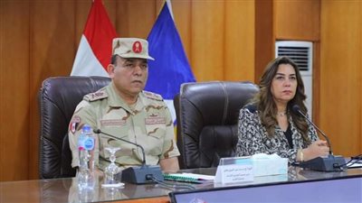 محافظ دمياط ومدير جمعية المحاربين القدماء يكرمان أسر الشهداء ومصابي العمليات الحربية