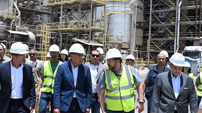 رئيس الوزراء يتفقد مصنع الشركة الوطنية للزيوت النباتية