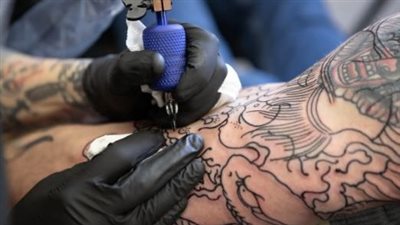 خطورة الوشم وعلاقته بمرض السرطان 