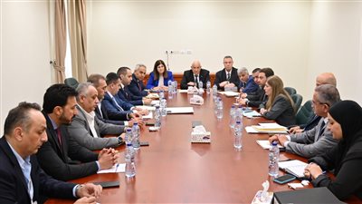 الوفد الوزاري الفلسطيني يعقد اجتماعاً تحضيريا في القاهرة لبحث احتياجات أبناء الوافدين من غزة