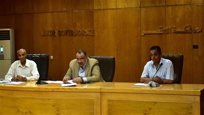 سكرتير عام محافظ الأقصر يستمع لشكاوي المواطنين