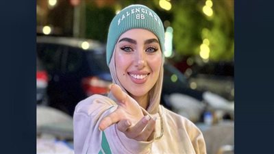 ‎25 شخصًا يطالبون بتعويض نصف مليون جنيه من البلوجر هدير عاطف