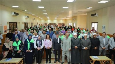 محافظ دمياط تسلم 91 تأشيرة حج للحجاج الفائزين بالقرعة 