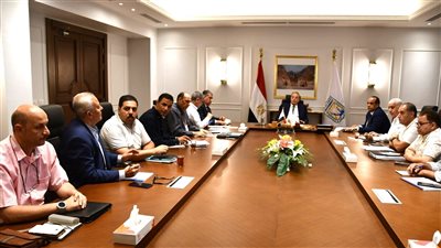 محافظ جنوب سيناء يتابع نسب تنفيذ مشروعات الخطة الاستثمارية 2023 / 2024 