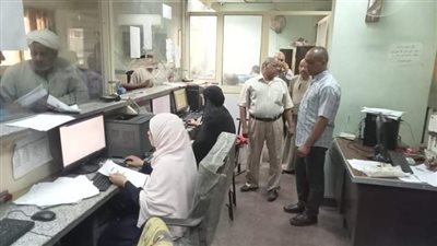 رئيس محلية قوص يتابع سير العمل بالمركز التكنولوجي