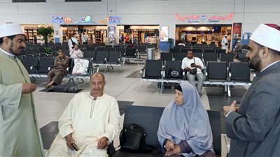 الأزهر يطلق أولى قوافل التوعية بمناسك الحج في مطار القاهرة الدولي