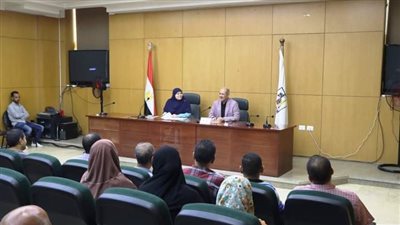 سكرتير بني سويف ببحث شكاوى المواطنين للعمل على حلها