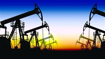 النفط يسجل 4% مكاسب أسبوعية بفضل توقعات نمو الطلب