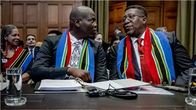 وزير العدل بجنوب إفريقيا يدعو لفرض عزلة دولية على إسرائيل لانتهاكها القوانين الدولية