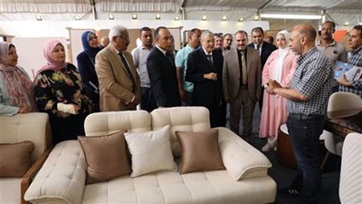 محافظ المنيا يفتتح معرض 