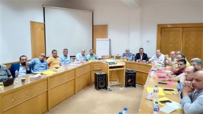 نقابة العاملين بالبناء مع قيادات لجان شركات الطرق والكباري: نهضة غير ممسبوقة بالملف 