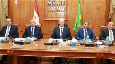 رئيس جامعة المنوفية يترأس إجراء المقابلات للمرشحين لشغل وظيفة عميد كلية الصيدلة