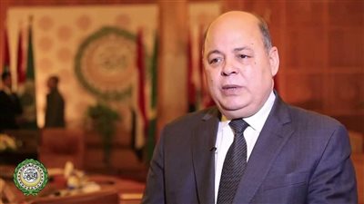 رئيس جامعة الأزهر يهنئ الدكتور صابر عرب بجائزة النيل لعام 2024م