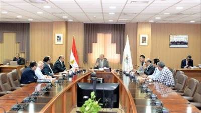 رئيس جامعة المنصورة يبحث إنشاء مبنى الخدمات العلاجية المطور