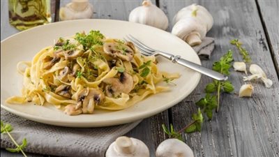 على خطى المطاعم.. حضري باستا بالثوم والمشروم