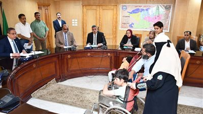 محافظ الفيوم يوجه ببحث إمكانية سداد ديون الغارمات الأكثر احتياجًا