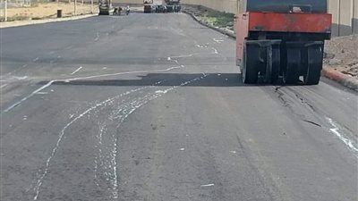 محافظ الإسماعيلية يتابع أعمال تطوير ورصف منطقة الإسكان الاجتماعي بمدينة المستقبل