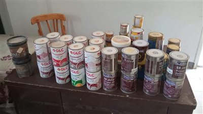 ضبط 60 عبوة بويات ودهانات منتهية الصلاحية بالفيوم 
