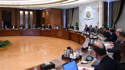 رئيس الوزراء يترأس اجتماع المجلس الأعلى لصناعة السيارات