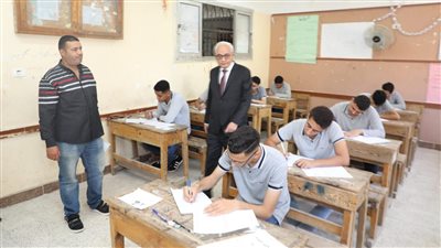 وزير التعليم يوجه بتذليل العقبات في امتحانات الدبلومات الفنية 2024 