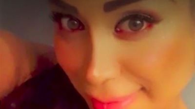 -نهاية مروعة لعارضة أزياء تحت القضبان.. بسبب صورة (تفاصيل)