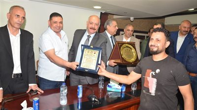 الغرفة التجارية بالبحيرة تكرم تجار معارض أهلًا رمضان 