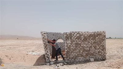 إزالة حالة تعدٍ على أراضي أملاك الدولة واسترداد 5 أفدنة بقنا 