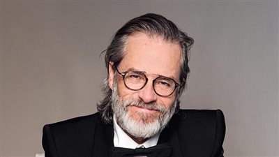 رد صادم  لمجلة أميركية بعد إزالتها لعلم فلسطين من صورة ممثل 