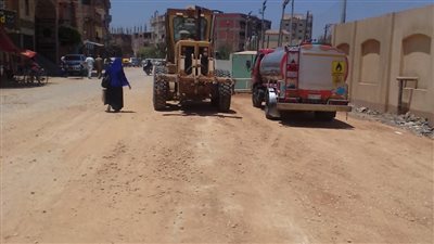 محافظ الغربية يتابع أعمال رصف طريق جسر مصرف محلة مرحوم.