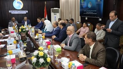 وزير الإسكان يتابع مشروعات مياه الشرب والصرف الصحي بالغربية 