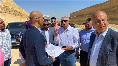نائب رئيس المجتمعات العمرانية يتفقد مشروعات المرافق والطرق بالامتداد الجنوبي بالقاهرة الجديدة