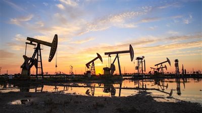 أسعار النفط تتراجع وبرنت يسجل 81.74 دولار للبرميل