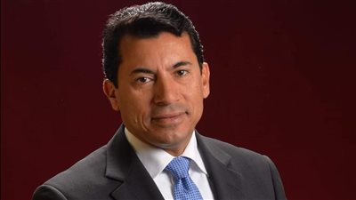 وزير الرياضة يتدخل لحل أزمة رابطة المعلقين